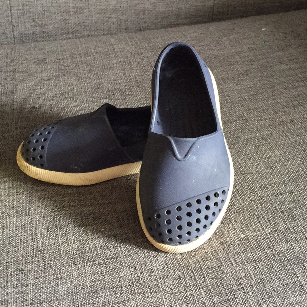 Native shoes size 6